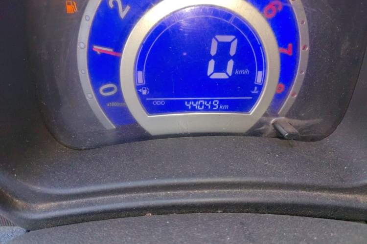 Used Lifan Auto 330 2014 1.3L Manual Standard Edition Odometer Close Up