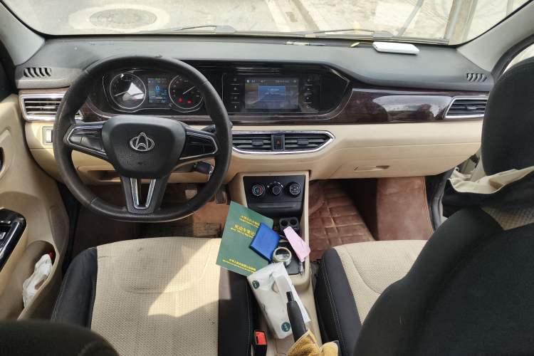 Used CHANGAN KUAYUE Xing V5 EV 2021 Luxury 6-Seater Passenger Bus with Lingdian System
