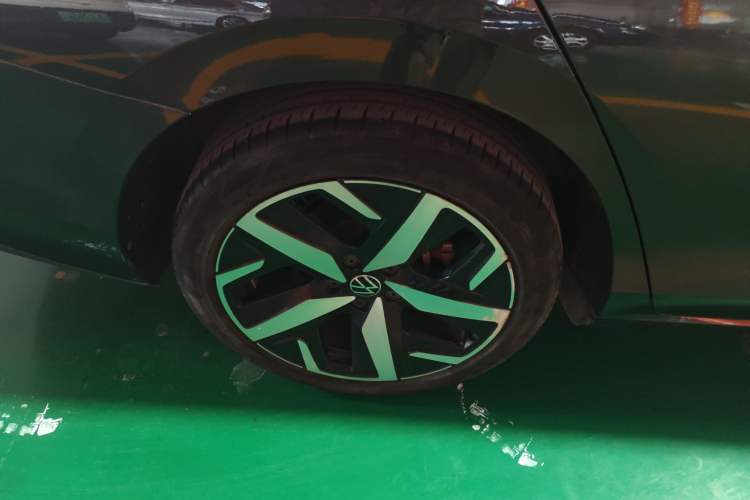 Used Volkswagen Lamando 2022 Lavida L 280TSI DSG Cool & Spicy Edition Right Rear Wheel Hub