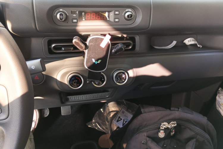 Used Wuling Zhiguang New Energy 2025 Model 305km Ambitious Edition Audio And AC Panel