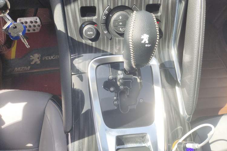 Used Peugeot 3008 2013 1.6THP Roland Garros Edition Gear Lever