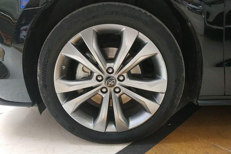 Used Toyota Sienna 2023 2.5L Hybrid Platinum Edition
