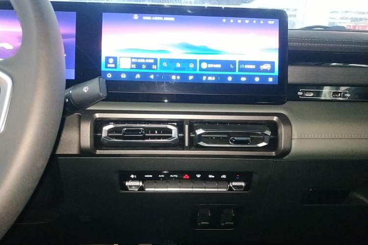 Used Baojun Spark 2024 Intelligent Premium Edition Audio And AC Panel