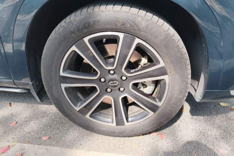 Used Hima AITO M7 2024 1.5T Intelligent Drive Rear-Drive Ultra Version 5 Seats Right Front Wheel Hub