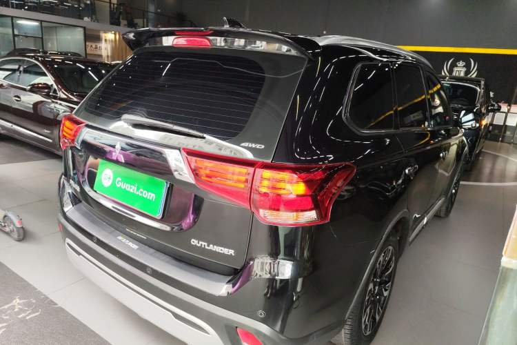 Used Mitsubishi Outlander 2019 2.4L 4x4 Zhi Xiang Edition 5 Seats China VI Standard Rear Right 45 Deg
