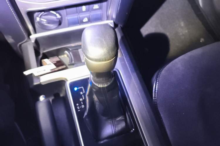 Used Toyota Prado 2018 3.5L Automatic TX-L Gear Lever