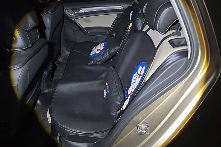 Used Volkswagen Golf 2017 230TSI Automatic Luxury Million-Vehicle Commemorative Edition Left Rear Seat