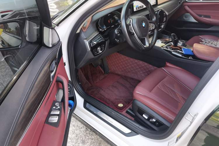 Used BMW 5 Series New Energy 2021 535Le Luxury Package Driver Seat