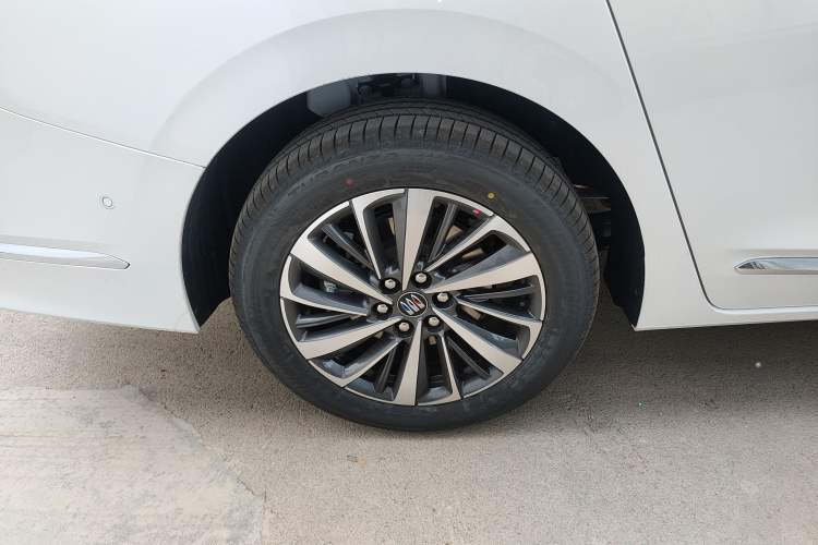 Used Buick GL8 2026 Model Lu Zun Luxury Edition Right Rear Wheel Hub