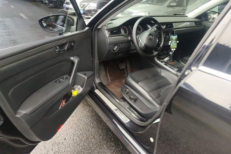 Used Volkswagen Passat 2017 330TSI DSG Luxury Edition
