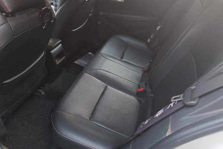 Used Toyota Levin 2019 Dual-Engine 1.8H E-CVT Luxury Edition China V Standard Left Rear Seat