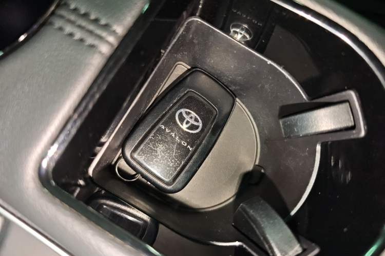 Used Toyota Avalon 2019 2.0L Luxury Edition China VI Standard Vehicle Key