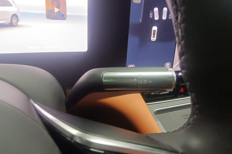 Used Hima AITO M8 2025 Extended-Range Ultra Version 53.4 kWh 5-Seater Edition Gear Lever