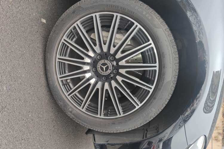 Used Mercedes-Benz E-Class New Energy 2022 E 350 e L Plug-in Hybrid Sedan Right Front Wheel Hub