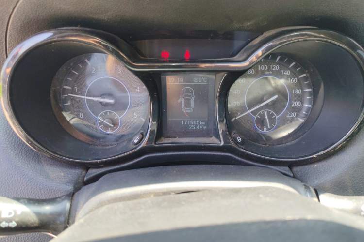 Used JMC Yusheng S350 2017 2.0T Manual Two-Wheel Drive Diesel Luxury Edition 5 Seats
