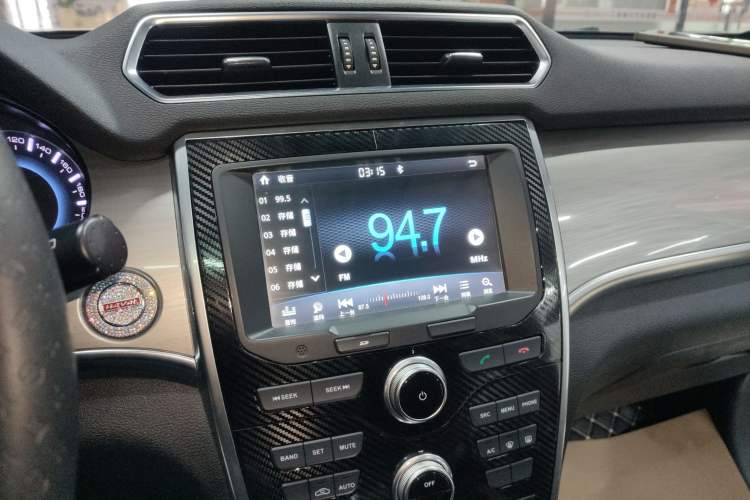 Used Haval H2 2018 1.5T Dual-Clutch Two-Wheel Drive Fashion Model China VI Standard
