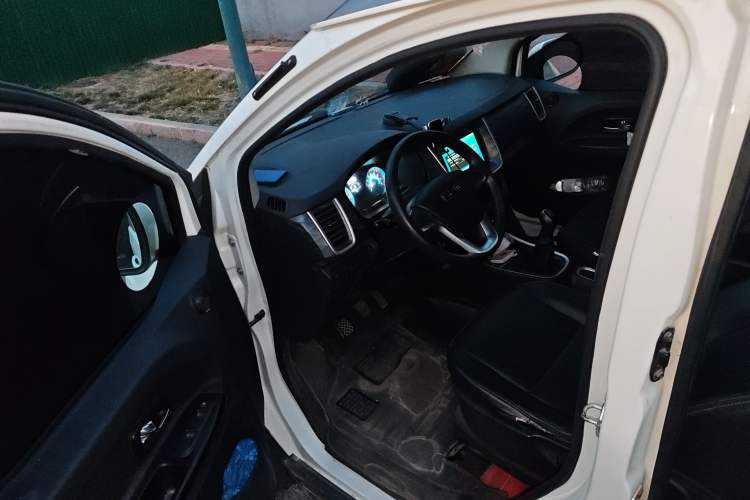 Used Jinbei Gold Hiace M Classic 2022 Panda Edition 1.5L Travel Lion Passenger Van 7 Seats