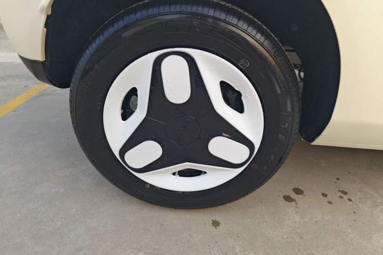 Used Geely Galaxy Panda 2025 210 km – Yuanqi Bear Right Rear Wheel Hub