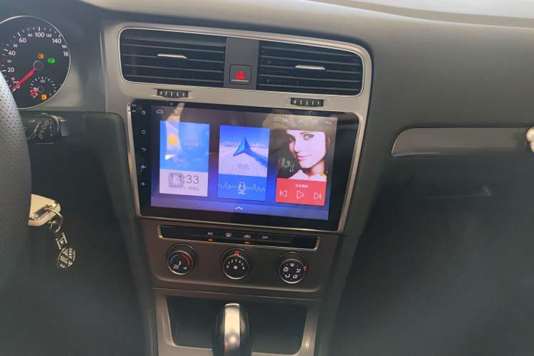 Used Volkswagen Golf 2016 1.6L Automatic Fashion Model Audio And AC Panel