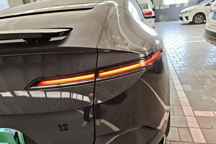 Used Avatr 12 2026 Ultra Pure-Electric All-Wheel-Drive Version Right Rear Taillight