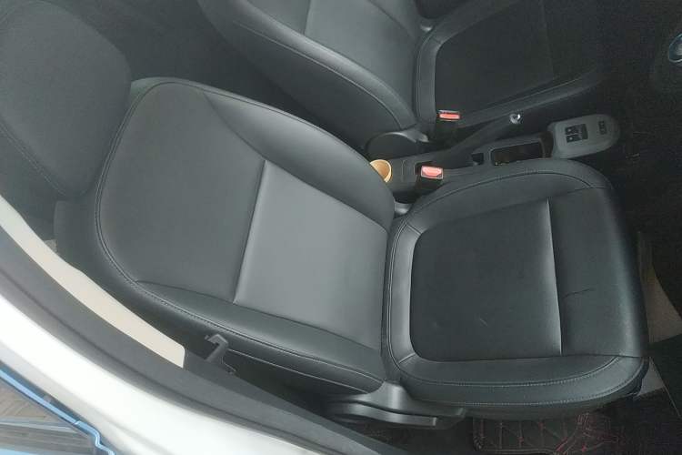 Used ORA Black Cat 2019 351 km Family Edition Right Front Seat