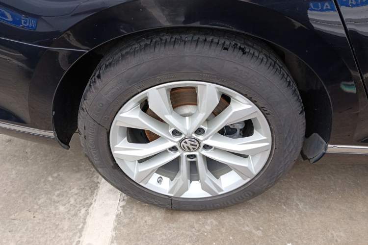 Used Volkswagen Magotan 2019 330TSI DSG Luxury Version China VI Standard Right Rear Wheel Hub