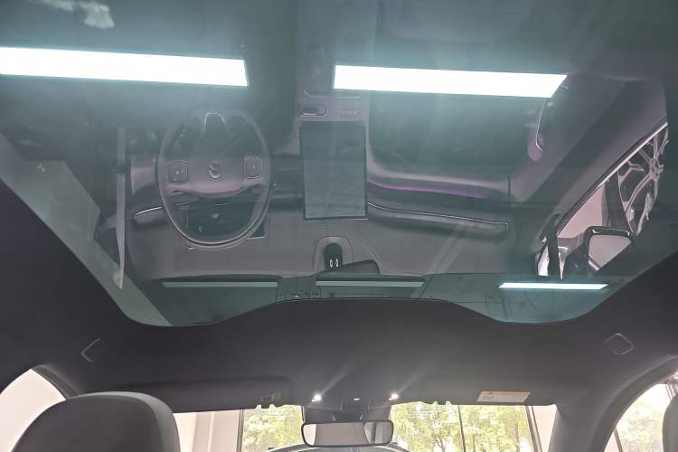 Used Nio EC6 2024 75 kWh Headliner