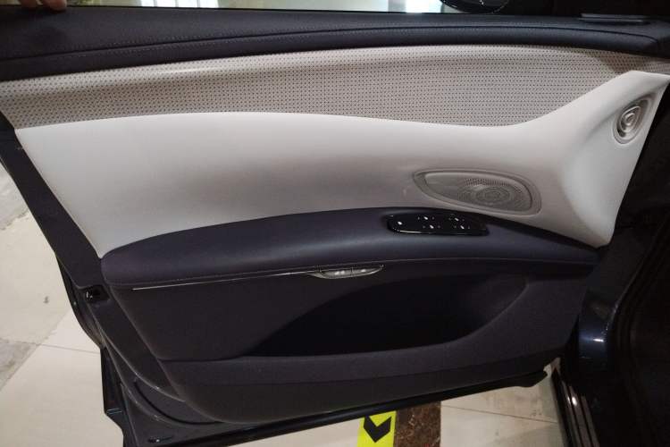 Used IM LS7 2023 90 kWh Elite All-Wheel-Drive Version
