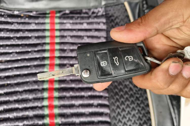 Used Volkswagen Golf Sportsvan 2016 1.6L Automatic Comfort Model Vehicle Key