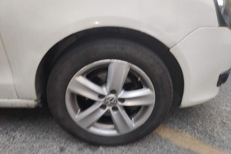 Used Volkswagen Polo 2011 Jingqu 1.6L Automatic Siku Edition Right Front Wheel Hub