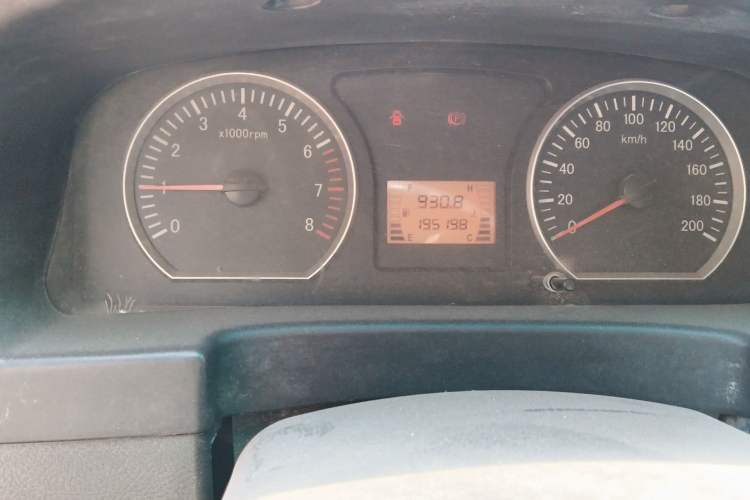 Used FORTHING Lingzhi 2014 V3 1.5L 7-Seater Luxury Model Odometer Close Up