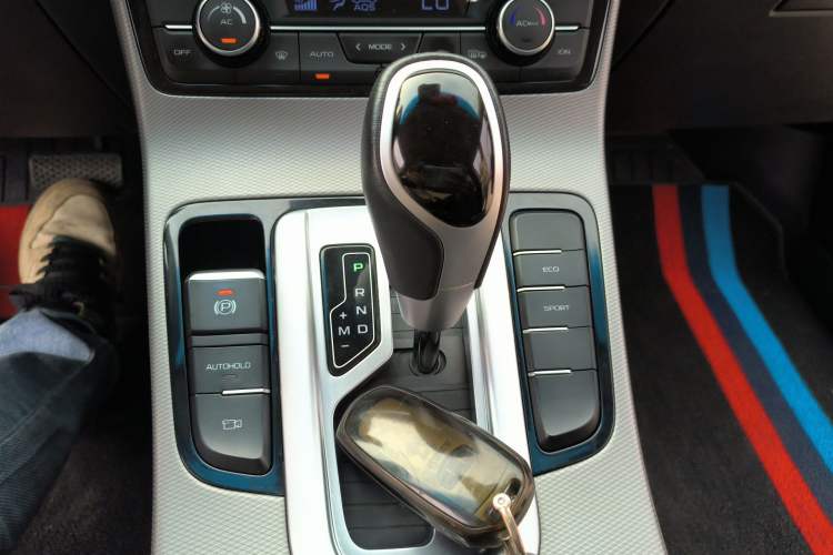 Used Geely Auto Emgrand GL 2018 1.8L DCT Elite Smart Connectivity Version Gear Lever