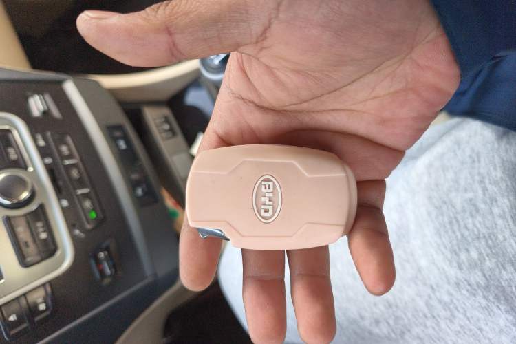 Used BYD G6 2013 2.0L Manual Luxury Version
