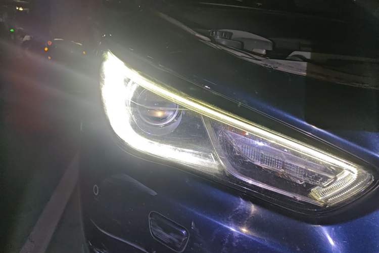 Used Infiniti QX60 2018 2.5 S/C Hybrid Two-Wheel-Drive Champion Family Edition Right Front Headlight