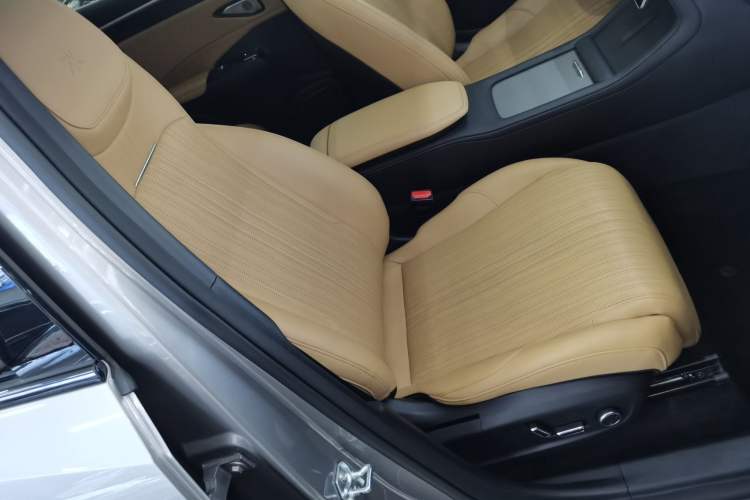 Used Geely Galaxy L7 2023 1.5T 115 km Starship Right Front Seat