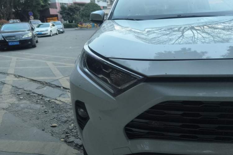 Used Toyota RAV4 2020 2.0L CVT Four-Wheel Drive Prestige Edition
