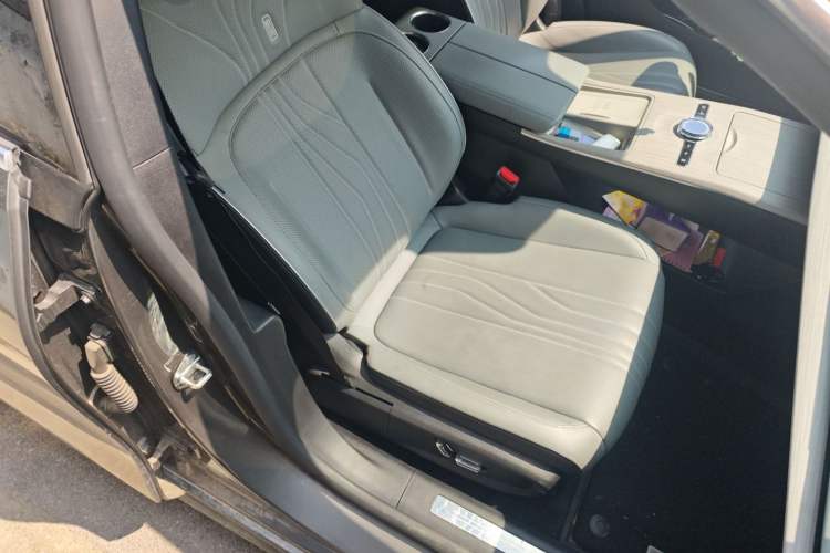 Used Geely Galaxy E8 2024 550 km Range Rear-Drive MAX
