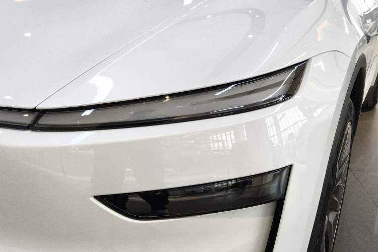 Used Tesla Model Y L 2025 Model Long-Range All-Wheel-Drive Version