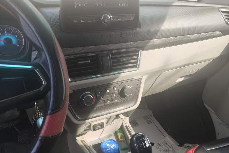 Used Jinbei Hiace X30 2024 1.5L Wealthy Van Model 2/5 Seats