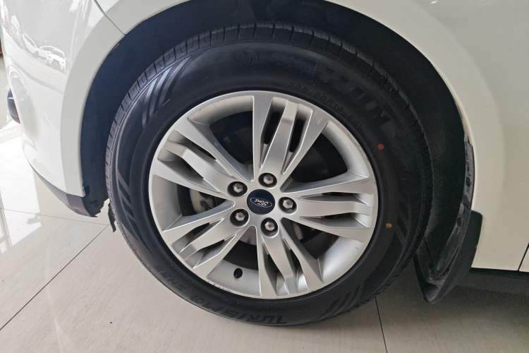 Used Ford Focus 2012 Hatchback 1.6L Automatic Comfort Model Left Front Wheel Hub