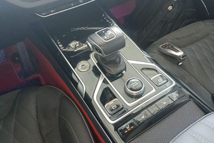 Used Hongqi HS5 2022 Revised Version 2.0T Smart Connect Flagship Edition
