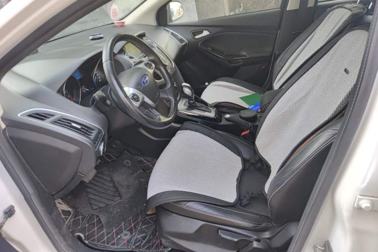 Used Ford Focus 2012 Hatchback 1.6L Automatic Fashion Edition
