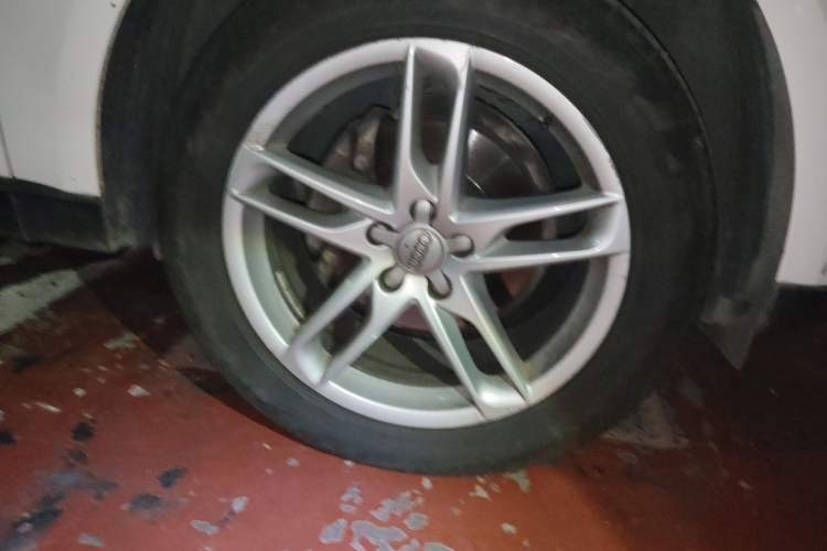 Used Audi Q5 2016 40 TFSI Comfort Model Right Front Wheel Hub