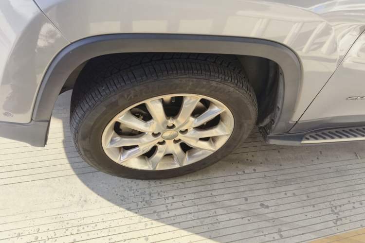 Used Jeep Cherokee 2014 2.4L Luxury Edition
