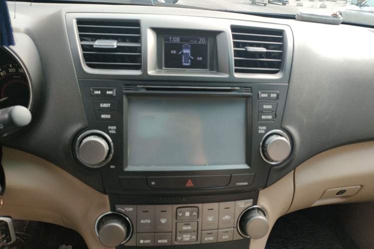 Used Toyota Highlander 2009 2.7L Two-Wheel Drive 7-Seater Luxury Navigation Edition Audio And AC Panel