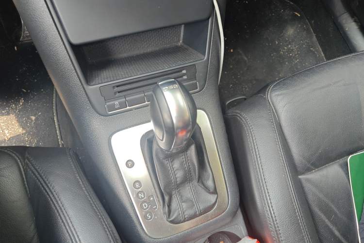 Used Volkswagen Golf 2011 1.4TSI Cross Golf Gear Lever