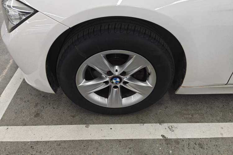 Used BMW 3 Series 2015 320i Luxury Line Stylish Edition
