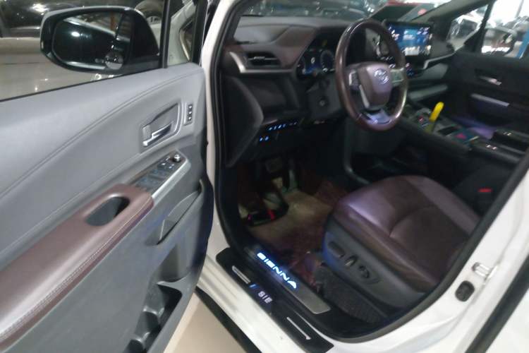 Used Toyota SIENNA 2021 2.5L Hybrid Platinum Edition Left Front Seat