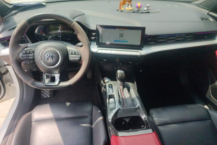 Used MG 5 2021 180 DVVT CVT Youth Luxury Edition Center Console