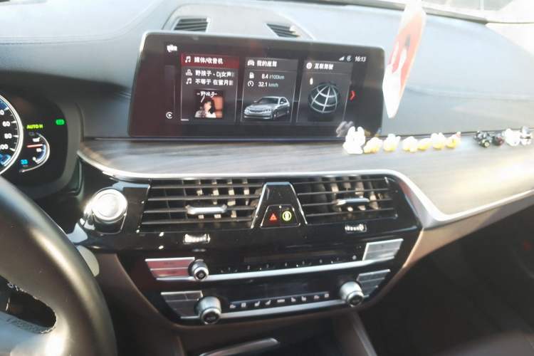 Used BMW 5 Series New Energy 2018 530Le Luxury Package Audio And AC Panel